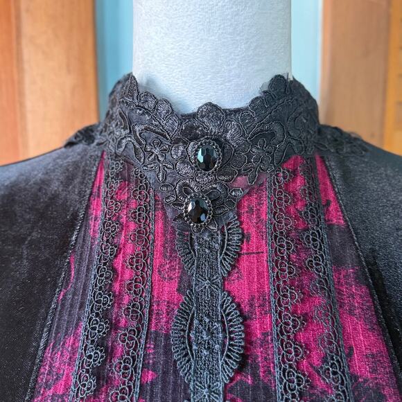 Dark in Love Black Velvet Undead Beloved Goth Victorian Vampire Dress - Picture 4 of 14